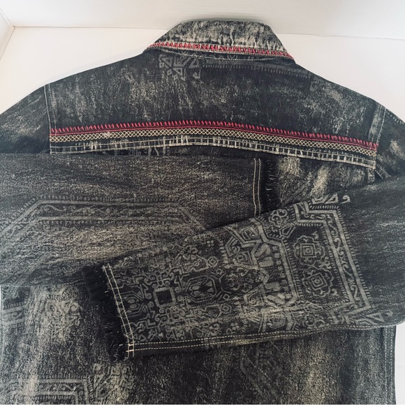 Chico’s Women's Faded Black Embroidered Designed Jean Denim Jacket Size 1 Medium - Picture 8 of 16